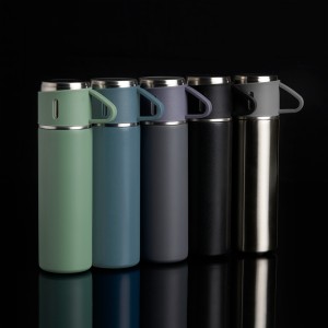 Garrafa Térmica Inox 450ml PERSONALIZADA Inox    Personalizada no laser Em caso de compra unitária ou abaixo de 10 unidades, consulte um vendedor