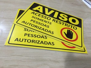 PLACA DE IDENTIFICAÇÃO ADESIVADA EM PVC TAMANHO PERSONALIZADO PVC adesivado Tamanho personalizado   Manual 