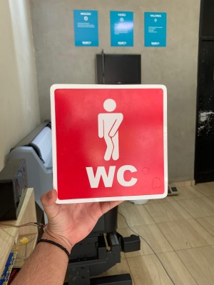 PLACA DE IDENTIFICAÇÃO ILUMINADA ACRÍLICA Acrílico 20x20cm   Corte a laiser 