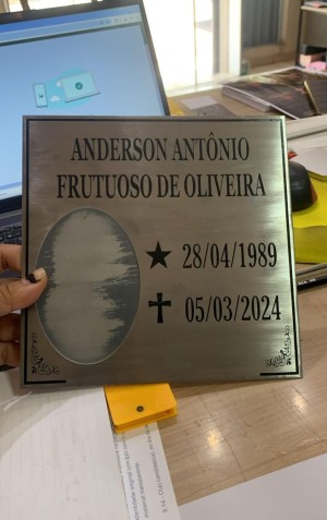 PLACA DE TÚMULO 20X20CM Inox 20x20cm   Corte manual 